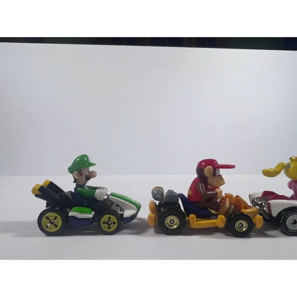 Hot Wheels Mario Kart Lot - Luigi, Diddy Kong & Princess Peach Die-Cast Cars